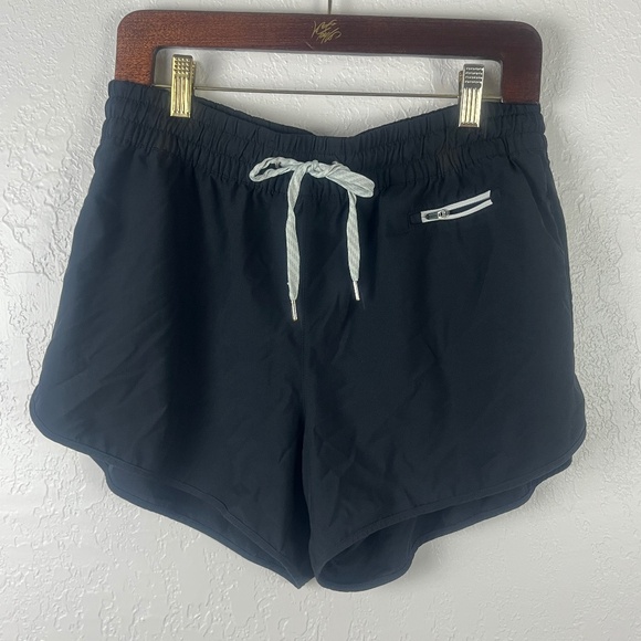 Vuori Clementine Athletic Shorts Sz XL 4” Drawstring Black No Lining - Picture 1 of 11